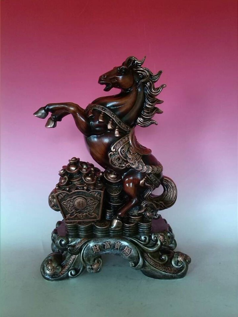 工艺品，承载着人类智慧与情感的艺术结晶。面对琳琅满目的工艺品市场，如何对其进行合理分类？本文将从设计、材料和工艺三个维度出发，帮助你更好地理解并分类这些精美的艺术品。